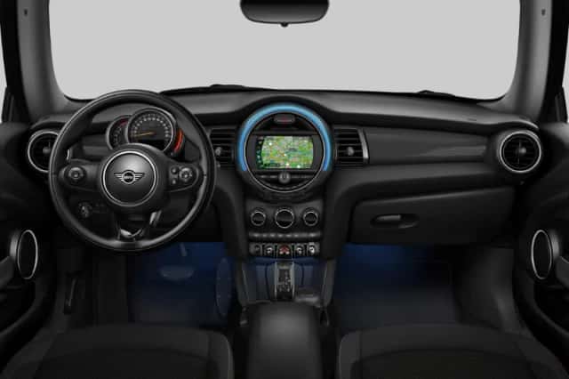 MINI Cooper (2018) thumbnail 2