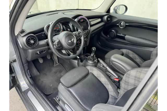 MINI Cooper (2015) thumbnail 4