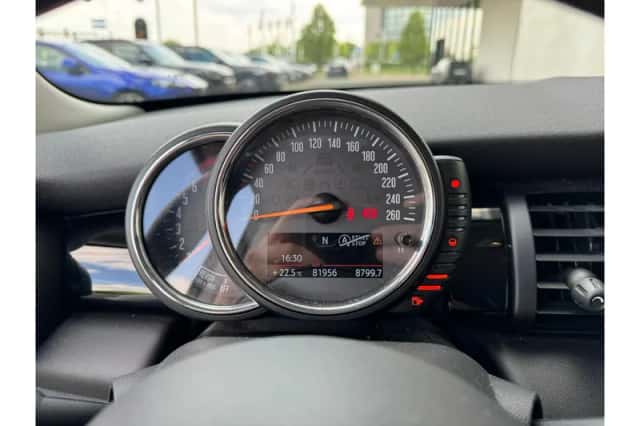 MINI Cooper (2015) thumbnail 5