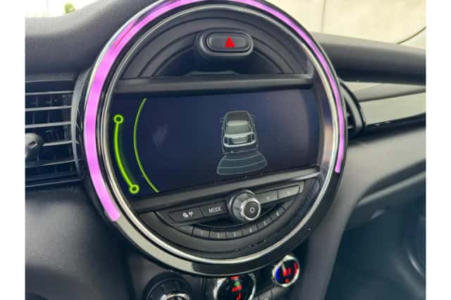 MINI Cooper (2015) thumbnail 6
