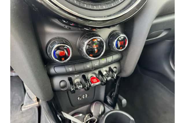MINI Cooper (2015) thumbnail 8