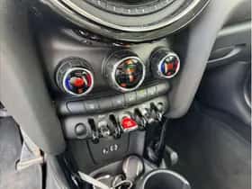 MINI Cooper (2015) thumbnail 8