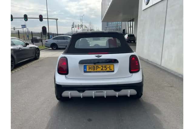 MINI Cooper S (2025) thumbnail 4