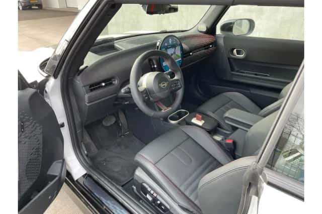 MINI Cooper S (2025) thumbnail 6
