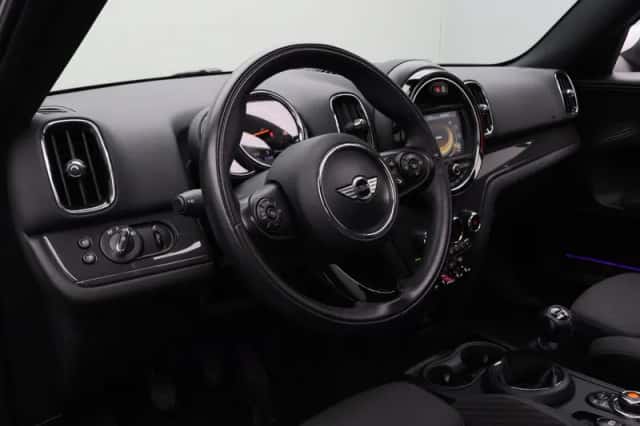 MINI Countryman (2018) thumbnail 16