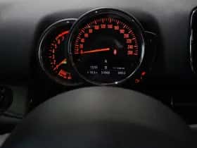 MINI Countryman (2018) thumbnail 3
