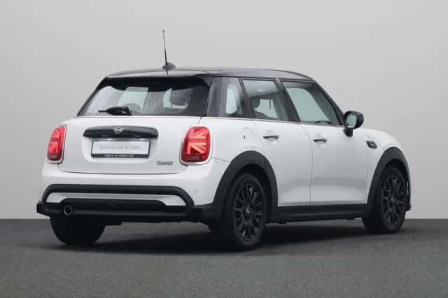 MINI Cooper (2023) thumbnail 2