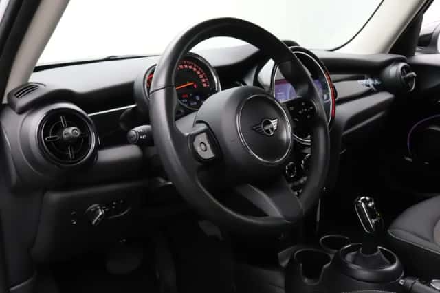 MINI Cooper (2023) thumbnail 15