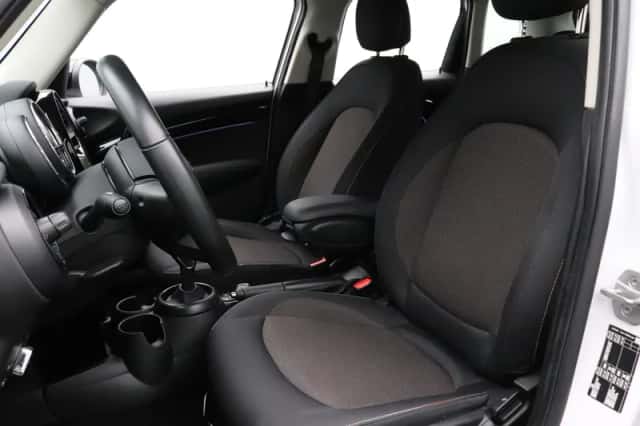 MINI Cooper (2023) thumbnail 17