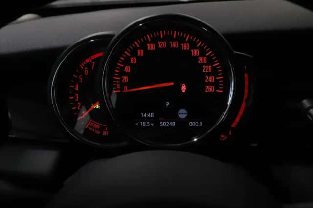 MINI Cooper (2023) thumbnail 3