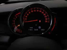 MINI Cooper (2023) thumbnail 3