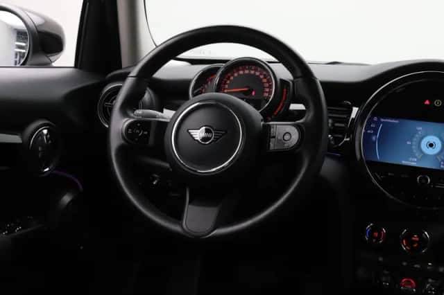 MINI Cooper (2023) thumbnail 24