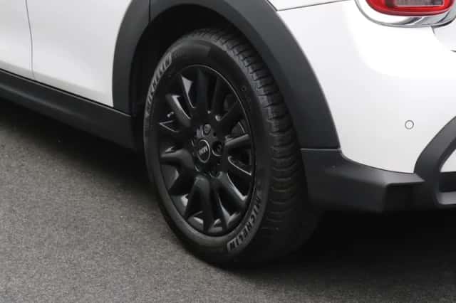 MINI Cooper (2023) thumbnail 5