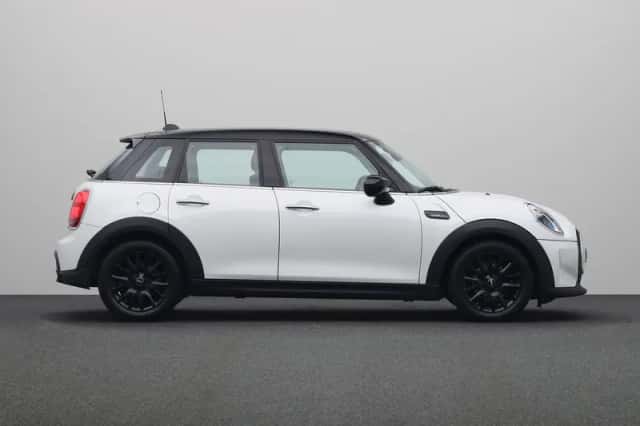 MINI Cooper (2023) thumbnail 10