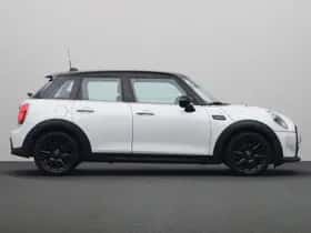 MINI Cooper (2023) thumbnail 10