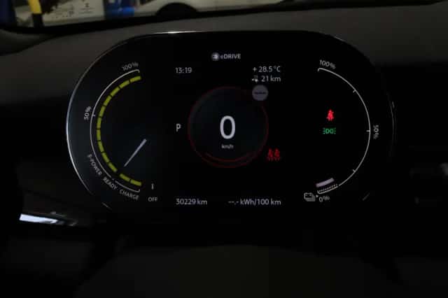 MINI Electric (2022) thumbnail 3