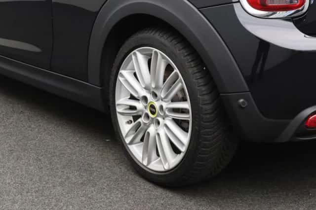 MINI Electric (2022) thumbnail 5
