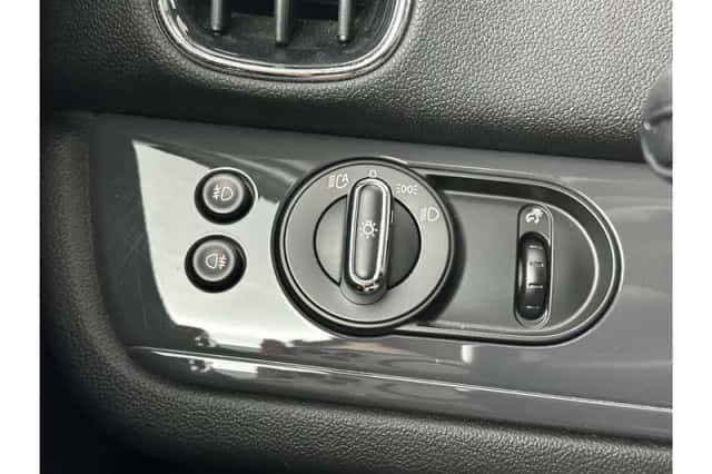 MINI Countryman (2018) thumbnail 15
