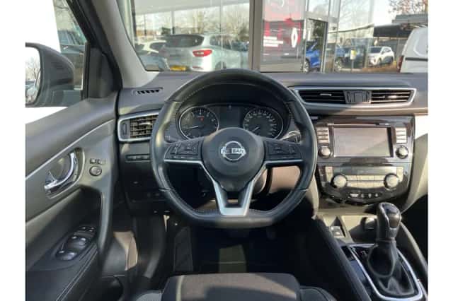 Nissan Qashqai (2017) thumbnail 3