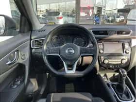 Nissan Qashqai (2017) thumbnail 3