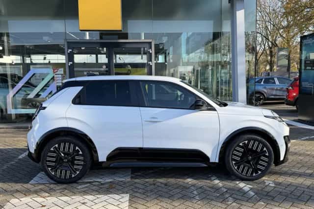 Nissan Micra (2025) thumbnail 3