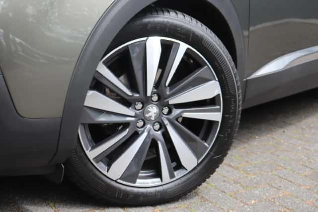 Peugeot 3008 (2018) thumbnail 5