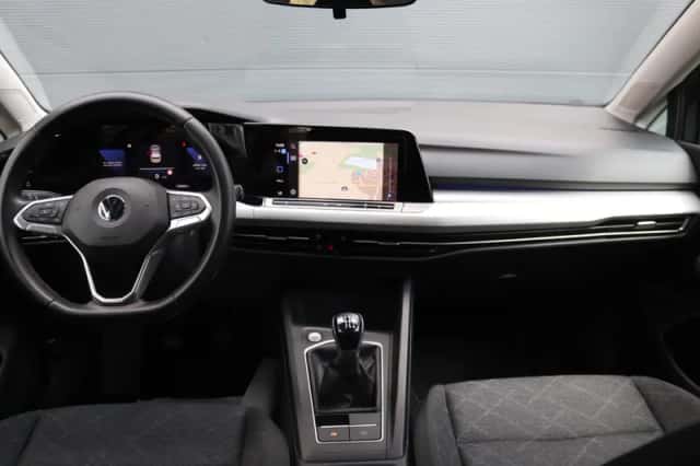 Volkswagen Golf (2021) thumbnail 3
