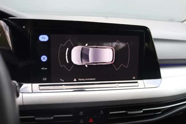 Volkswagen Golf (2021) thumbnail 10