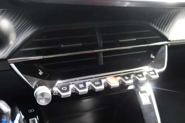 Peugeot 2008 (2020) thumbnail 13
