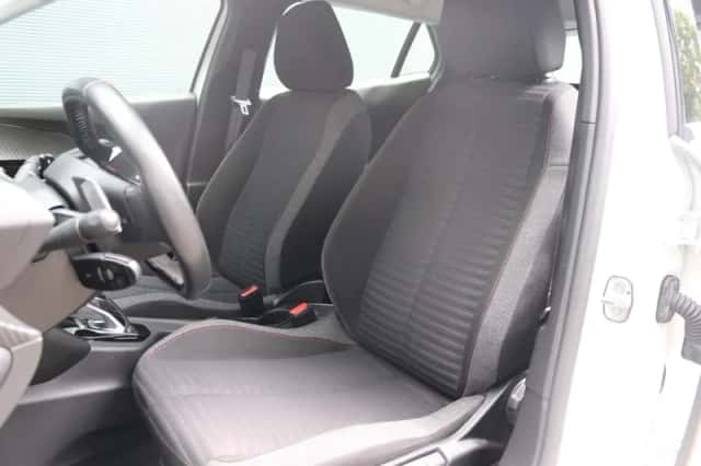 Peugeot 2008 (2020) thumbnail 18