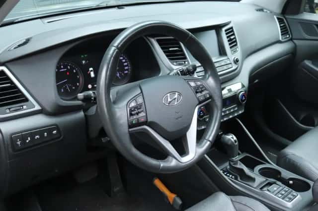 Hyundai Tucson (2016) thumbnail 3