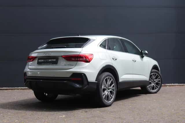 Audi Q3 (2022) thumbnail 2