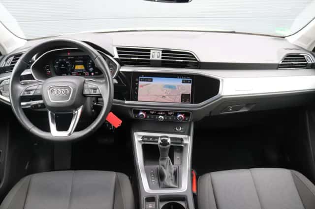 Audi Q3 (2022) thumbnail 3