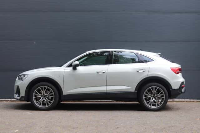 Audi Q3 (2022) thumbnail 8