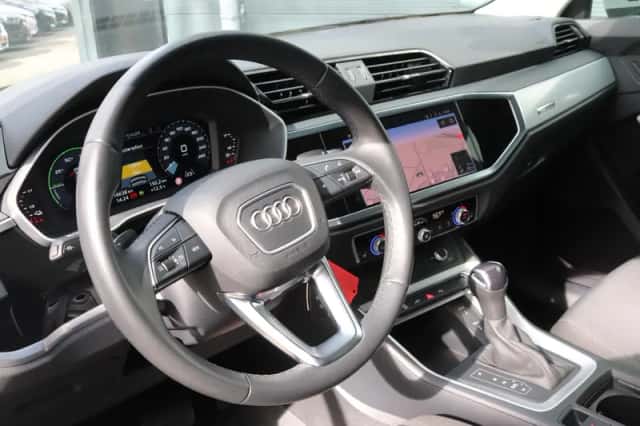 Audi Q3 (2022) thumbnail 10