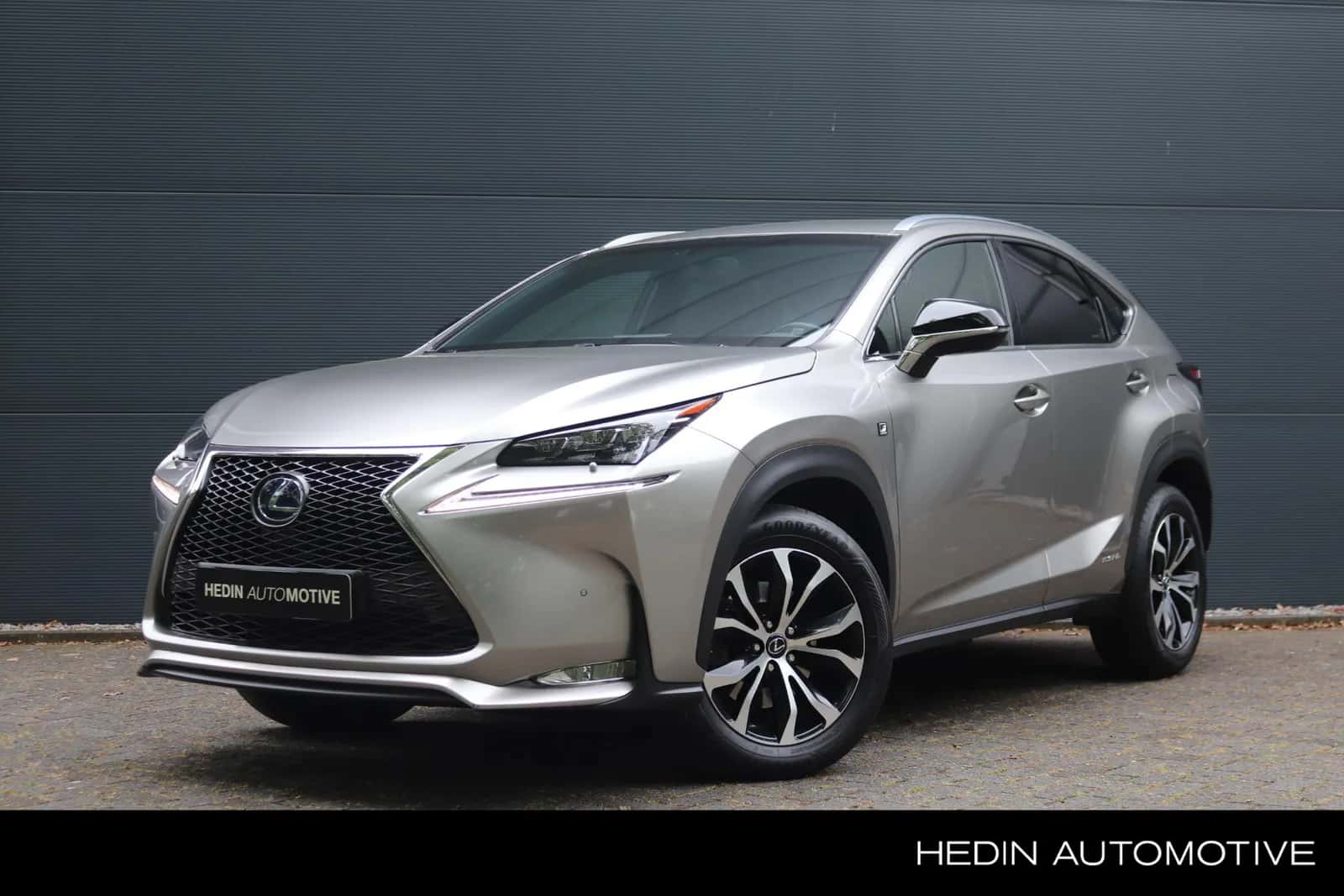 Lexus NX (2017) — foto 1