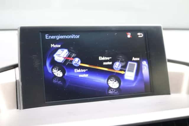 Lexus NX (2017) thumbnail 15