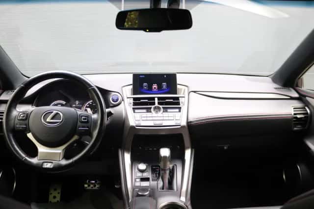 Lexus NX (2017) thumbnail 3