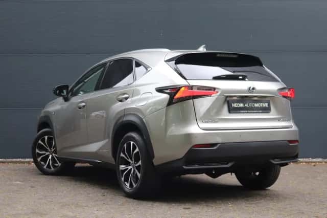 Lexus NX (2017) thumbnail 29