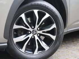 Lexus NX (2017) thumbnail 5
