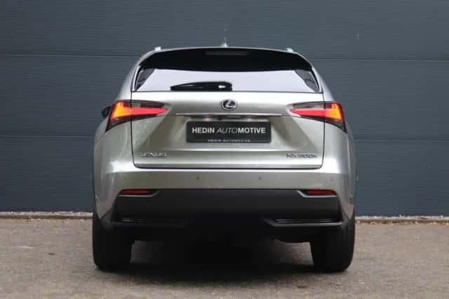 Lexus NX (2017) thumbnail 9