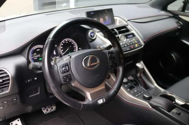 Lexus NX (2017) thumbnail 10