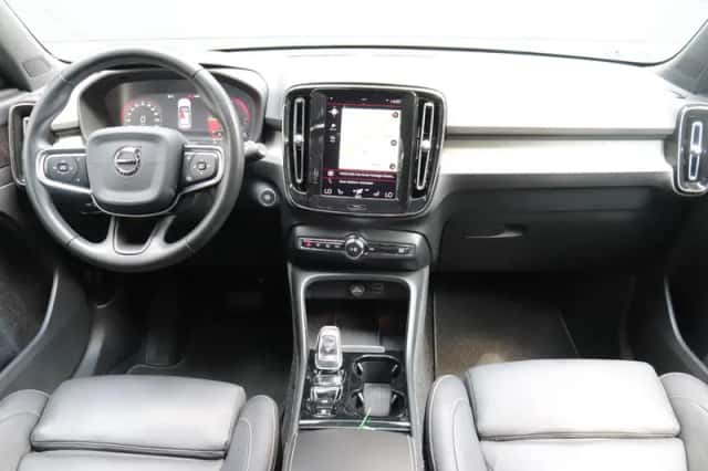 Volvo XC40 (2020) thumbnail 3