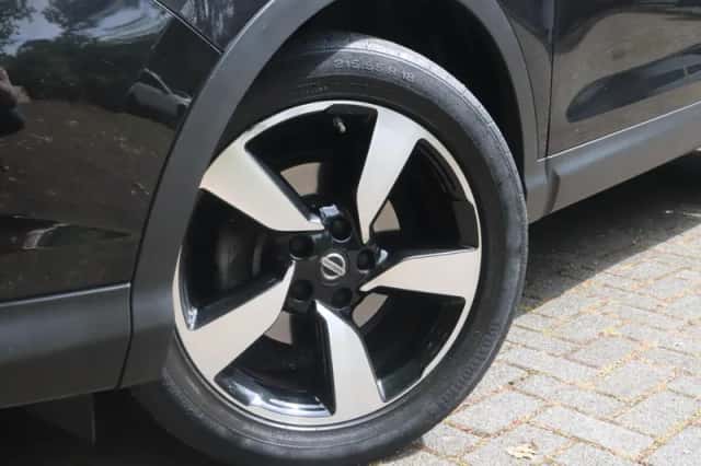 Nissan Qashqai (2017) thumbnail 5