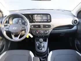 Hyundai i10 (2023) thumbnail 3