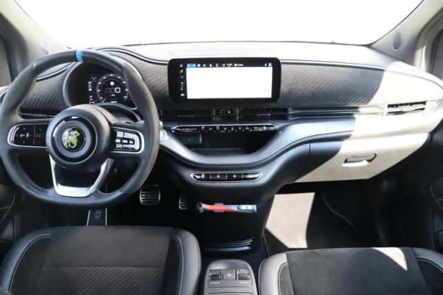 Fiat 500 (2023) thumbnail 3