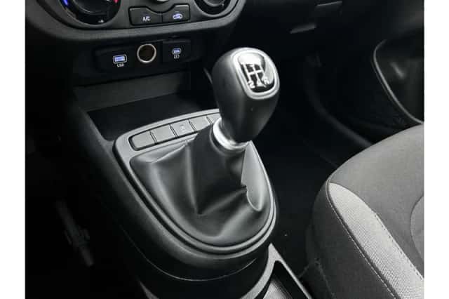 Hyundai i10 (2023) thumbnail 9
