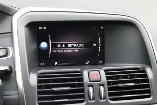 Volvo XC60 (2017) thumbnail 11