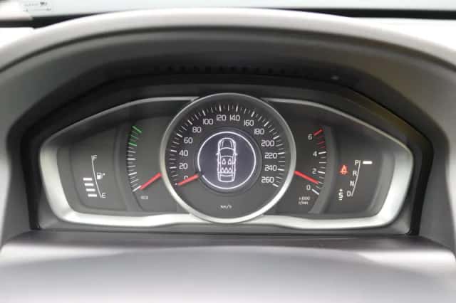 Volvo XC60 (2017) thumbnail 14
