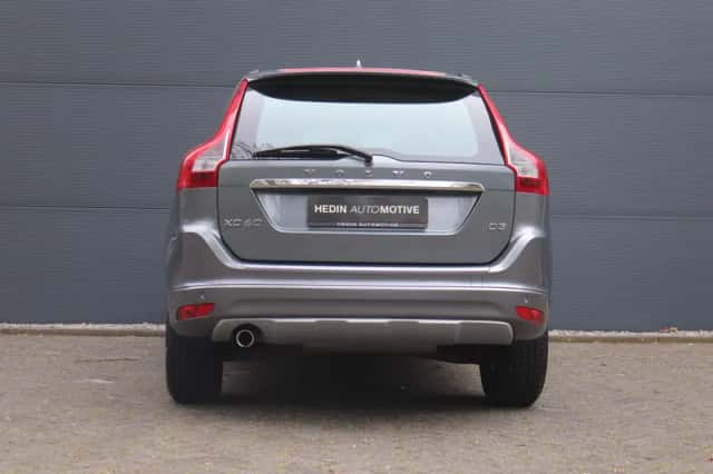 Volvo XC60 (2017) thumbnail 8